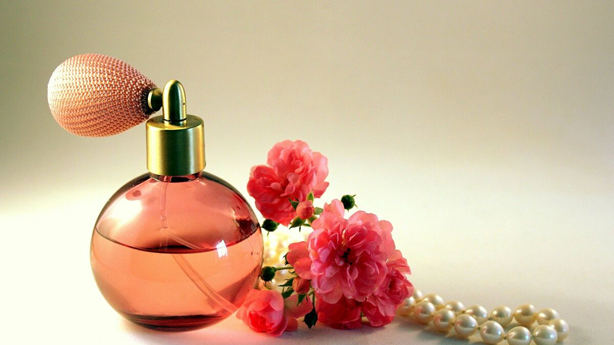 عطر ريحته تبان من اميال